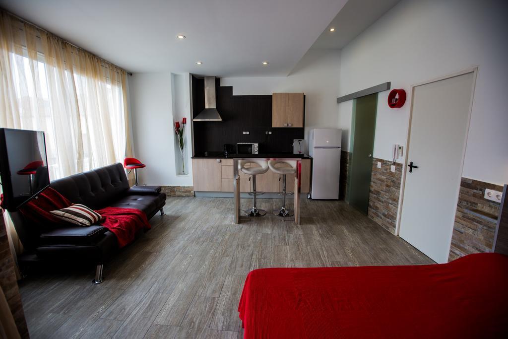 Apartamentos Bcntourism 皮内达德马尔 外观 照片