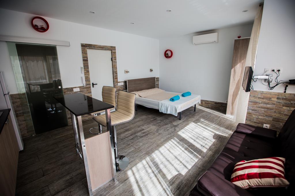 Apartamentos Bcntourism 皮内达德马尔 外观 照片